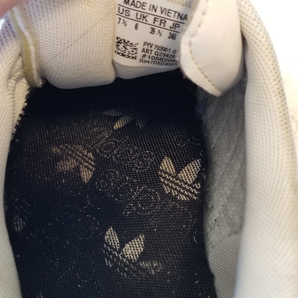 Adidas shoes - Picture 9 of 11